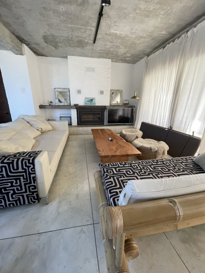 Casa ID.1298 - VENTA- Casa + 5 dormitorios- Manantiales-