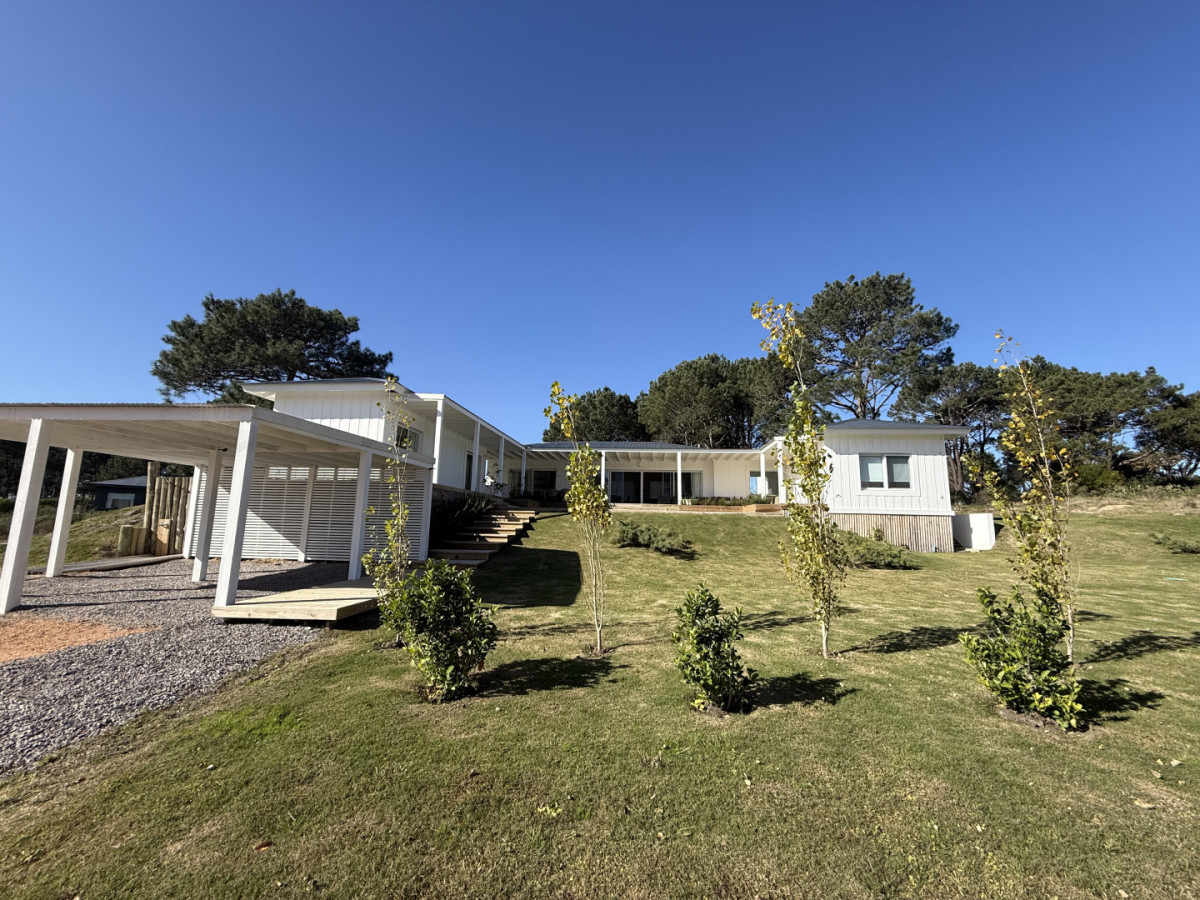 CASA EN LAGUNA ESCONDIDA