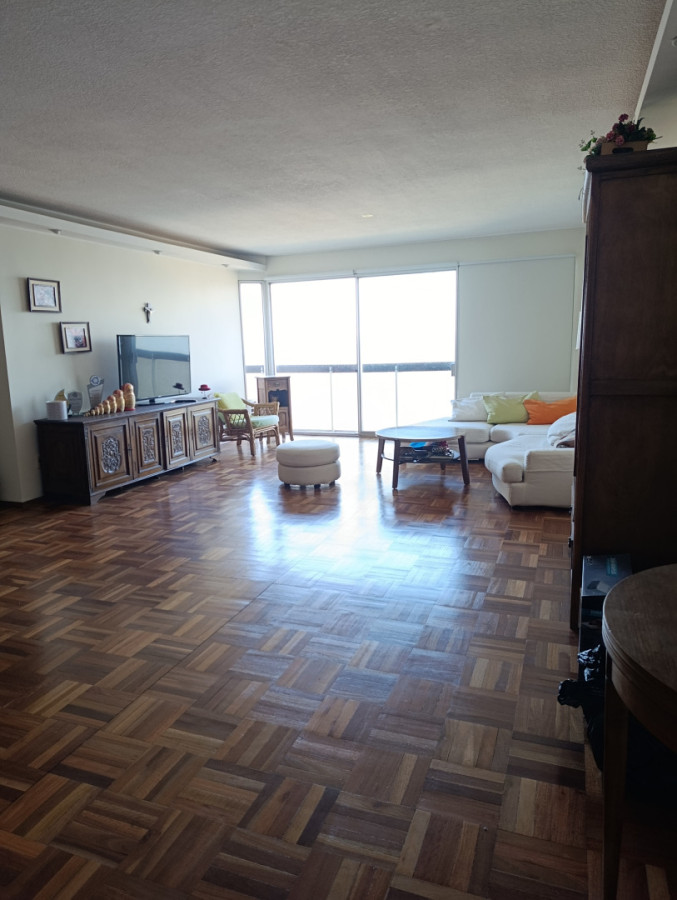 Apartamento ID.2088 - Primera lineaen Pocitos gastos comunes incluidos!
