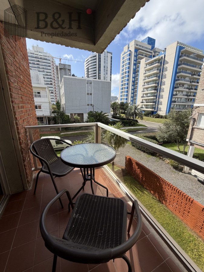 Apartamento ID.8056 - Venta de apartamento reciclado, 1 dorm, balcón y garage!