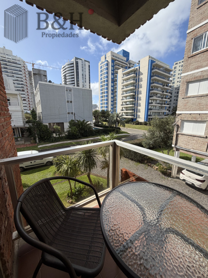Apartamento ID.8056 - Venta de apartamento reciclado, 1 dorm, balcón y garage!