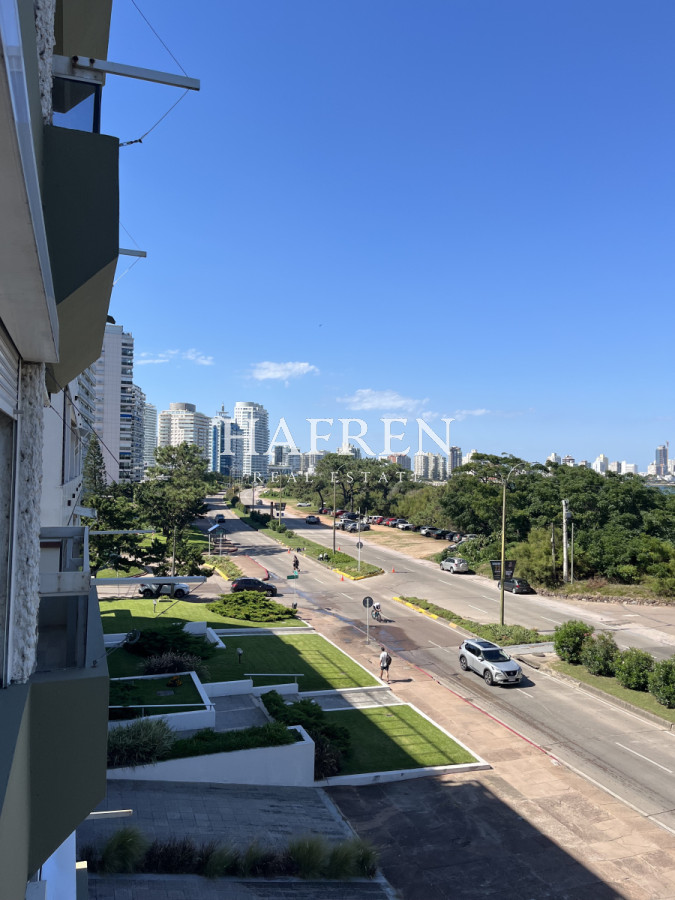 Apartamento ID.86 - Alquiler Anual. apartamento frente al mar, Mansa, Punta del Este
