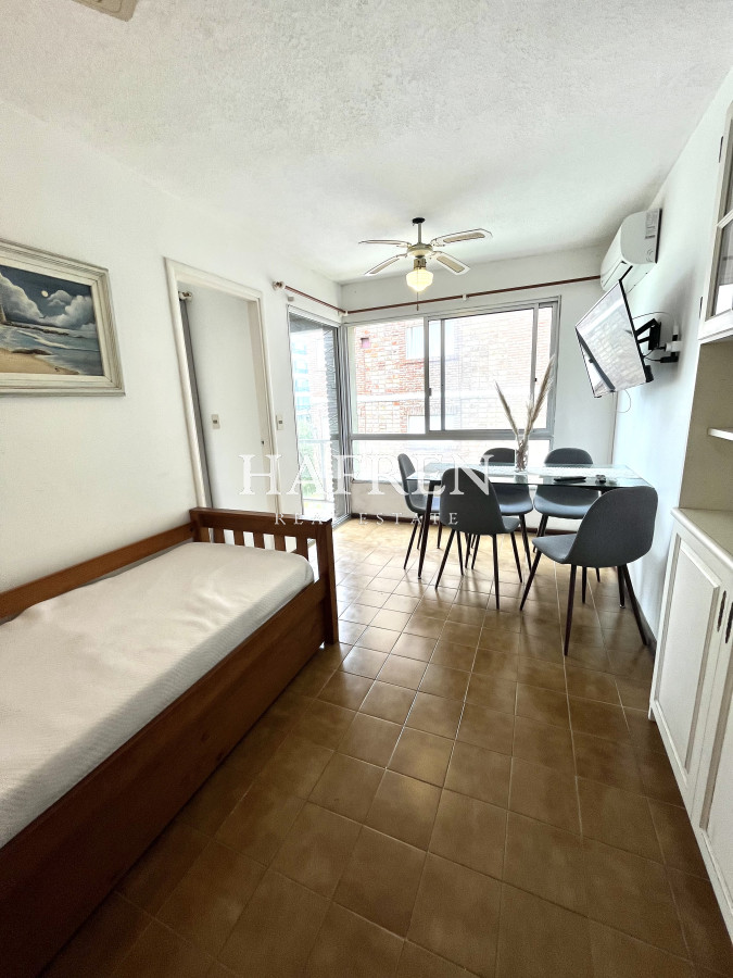 Apartamento ID.121 - Venta apartamento en Punta del Este, 1 dorm con balcón y garaje!