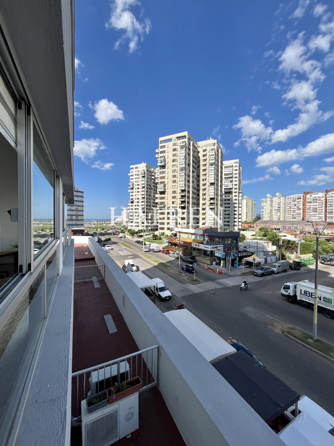 Apartamento ID.85 - Alquiler anual apto de 2 dorm, a 50 mts del mar!