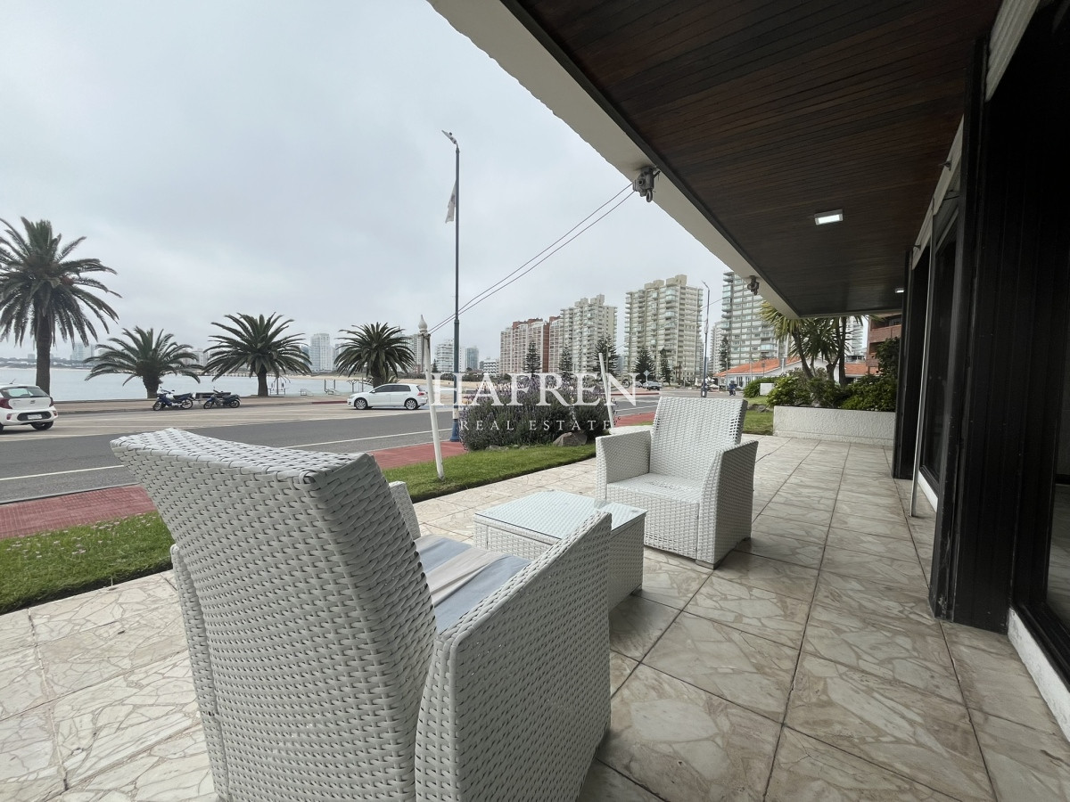 Apartamento ID.7 - Venta de apartamento frente al mar, a pasos del puerto y playa mansa