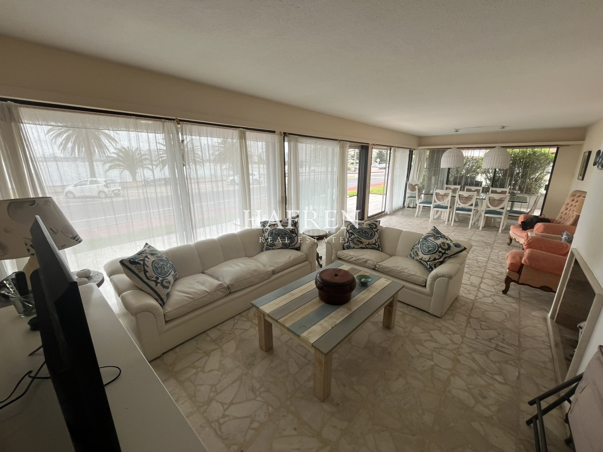 Apartamento ID.7 - Venta de apartamento frente al mar, a pasos del puerto y playa mansa