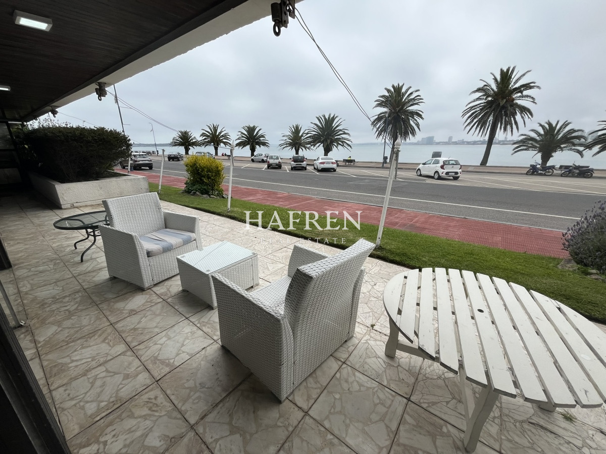 Apartamento ID.7 - Venta de apartamento frente al mar, a pasos del puerto y playa mansa