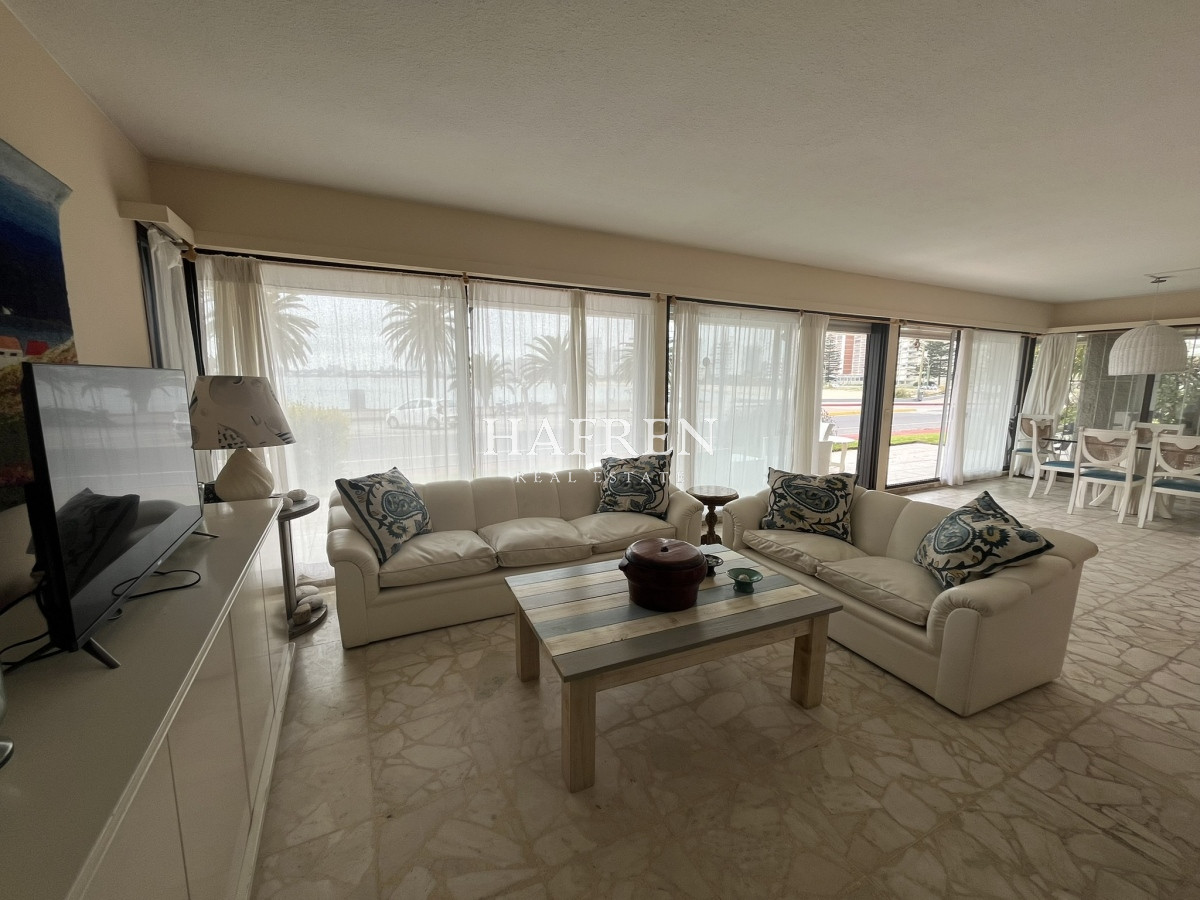 Apartamento ID.7 - Venta de apartamento frente al mar, a pasos del puerto y playa mansa