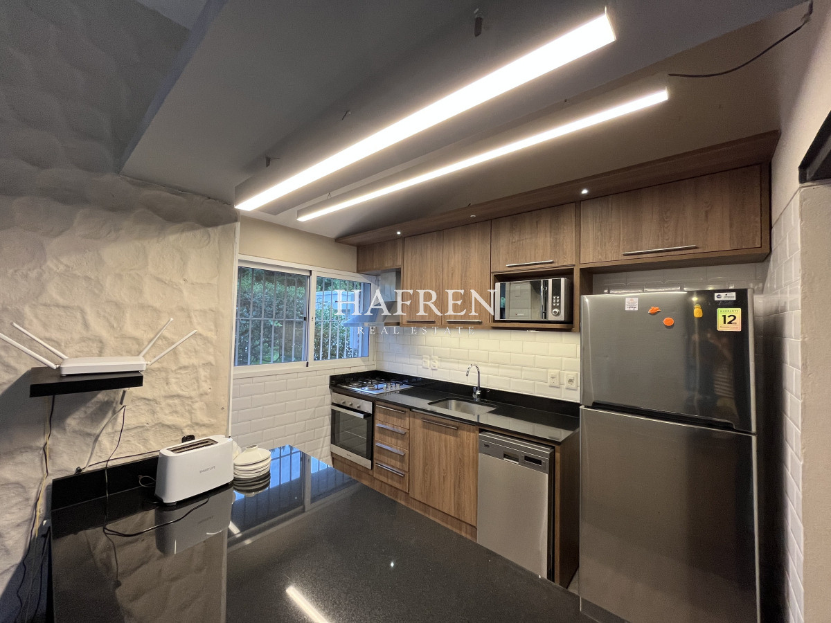 Casa ID.63 - Venta de casa en primeras paradas de Playa Mansa, a 100mts del mar!