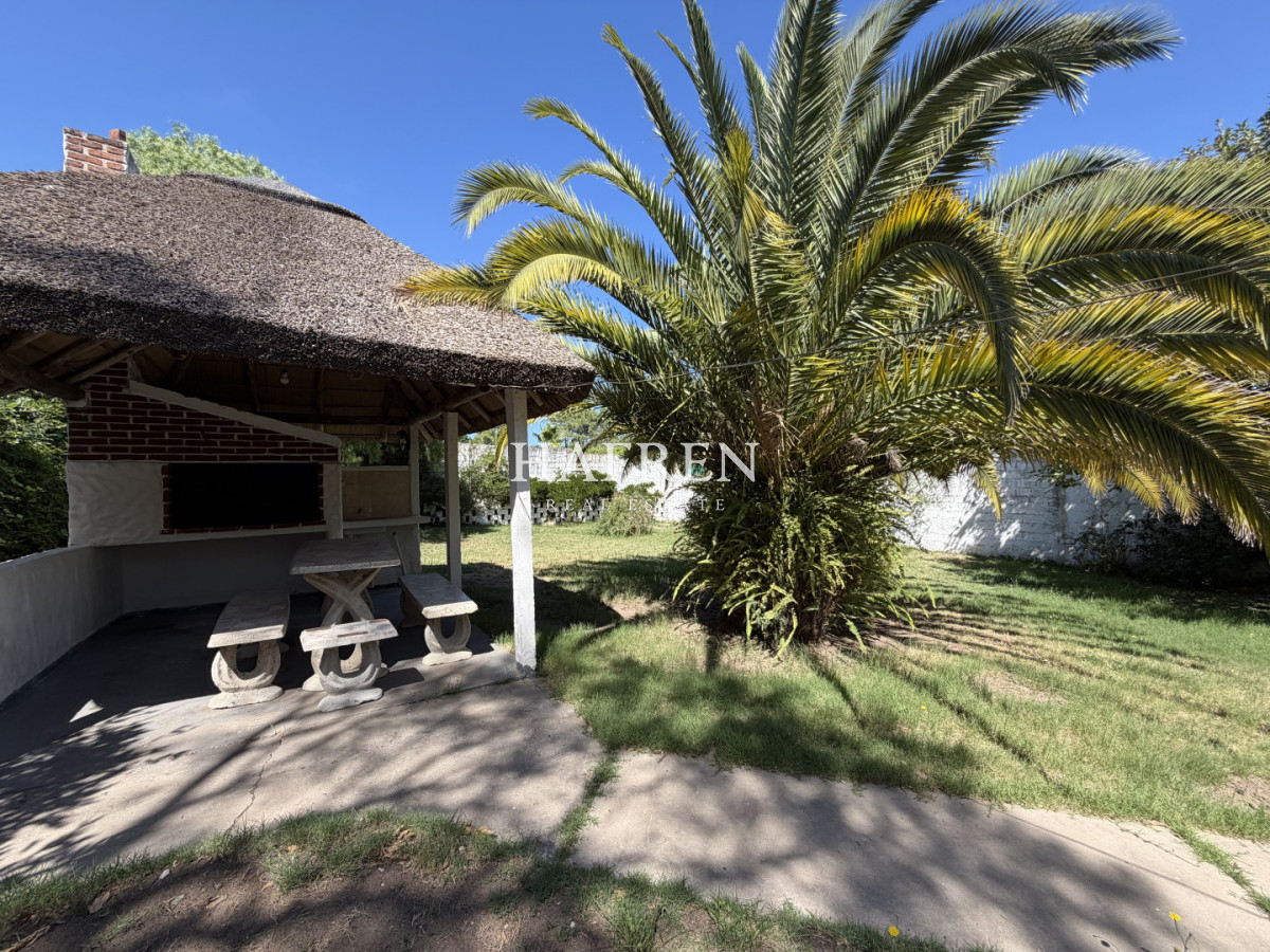 Casa ID.47 - Alquiler anual y Venta de casa en Altos del Pinar, 4 dormitorios y 2 baños