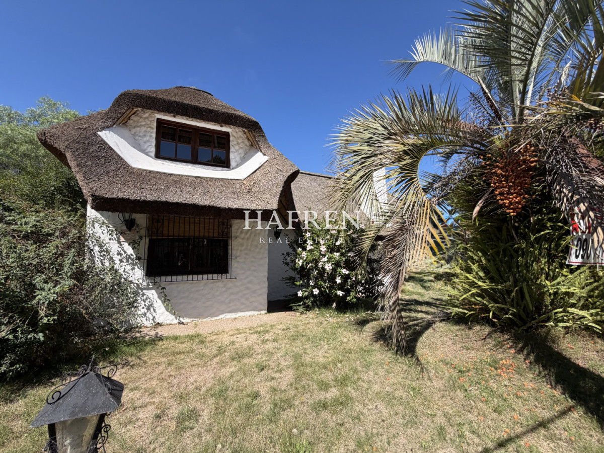 Casa ID.47 - Alquiler anual y Venta de casa en Altos del Pinar, 4 dormitorios y 2 baños