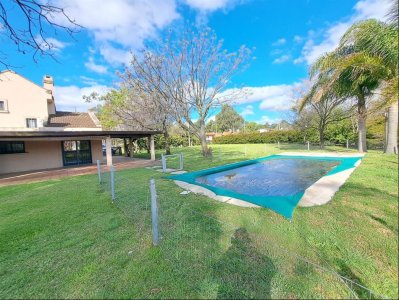 Casa en Pinares, 3 dorm, piscina climatizada, 1000m2 terreno