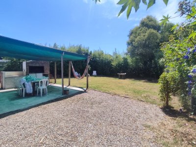 Alquiler Anual y Venta de casa a pasos de Ruta 10, La Barra. 