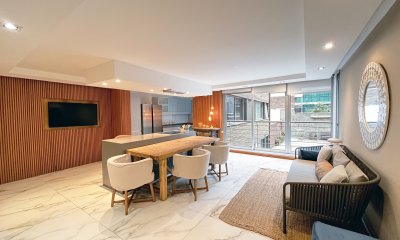 Apartamento 3 dormitorios y servicio, 2 cocheras frente al mar