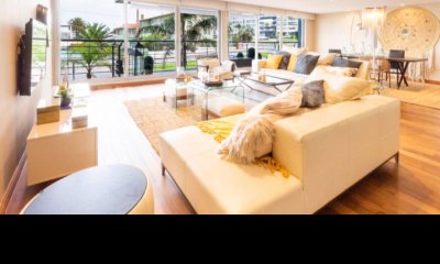 Apartamento 3 dormitorios y servicio, 2 cocheras frente al mar
