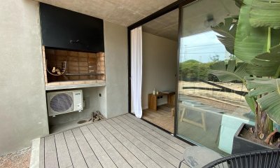 Venta apto a estrenar 2 dormitorios con jardín y parrillero en ciudad de la costa