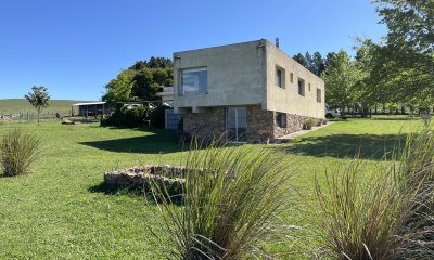Chacra 26 ha y 3 casas y piscina en Cerro Arequita