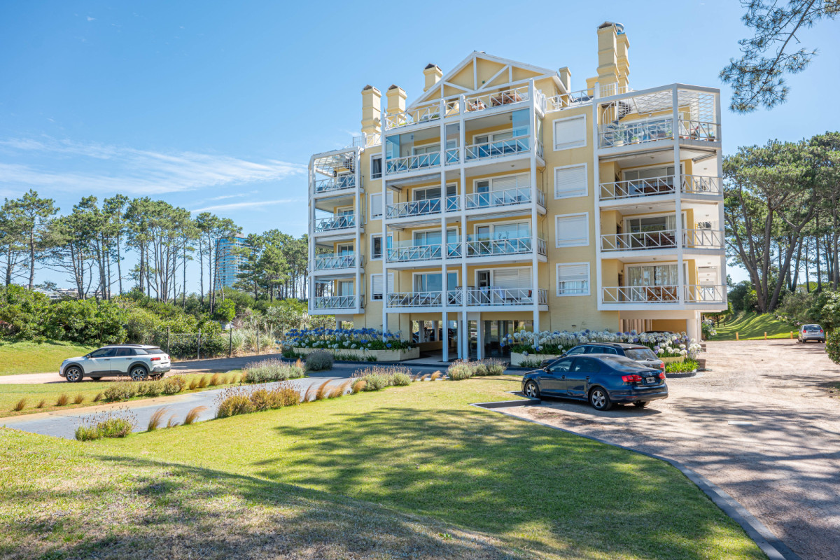 Apartamento ID.21097168 - En venta Apartamento frente al mar en Playa Brava - Punta del Este