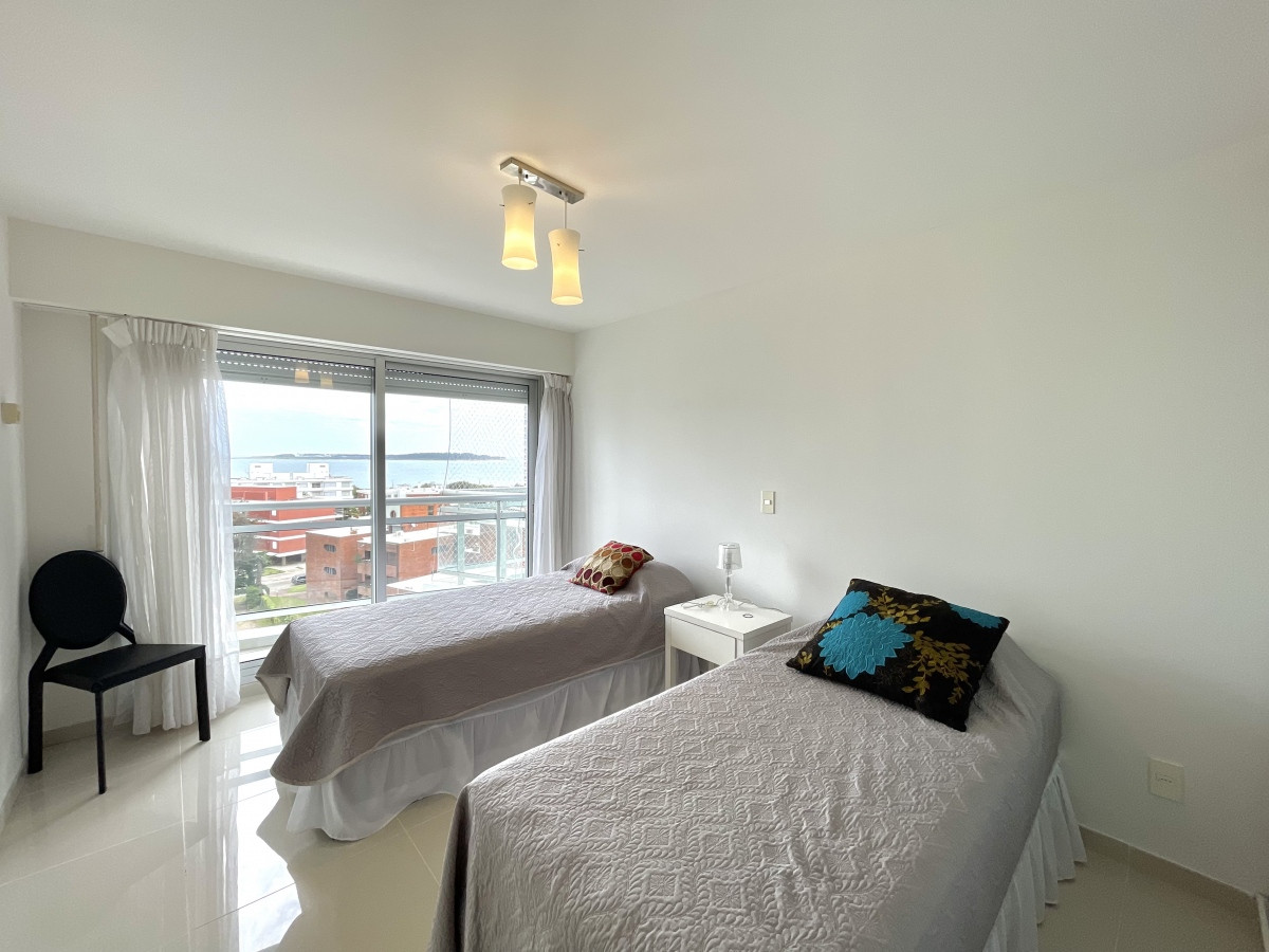 Apartamento ID.21093902 -  Exclusivo apartamento en Playa Mansa - Punta del Este, a tan solo 100 metros del mar.
