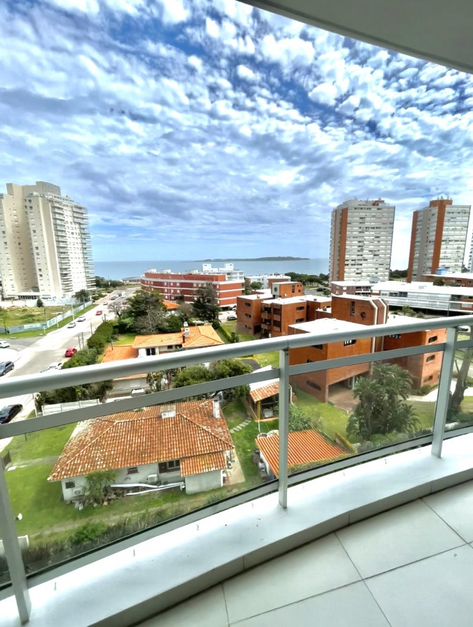 Apartamento ID.21093902 -  Exclusivo apartamento en Playa Mansa - Punta del Este, a tan solo 100 metros del mar.