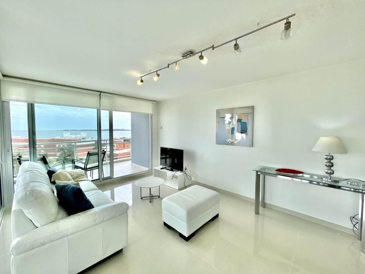 Apartamento ID.21093902 -  Exclusivo apartamento en Playa Mansa - Punta del Este, a tan solo 100 metros del mar.