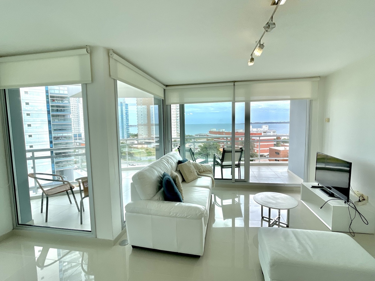 Apartamento ID.21093902 -  Exclusivo apartamento en Playa Mansa - Punta del Este, a tan solo 100 metros del mar.