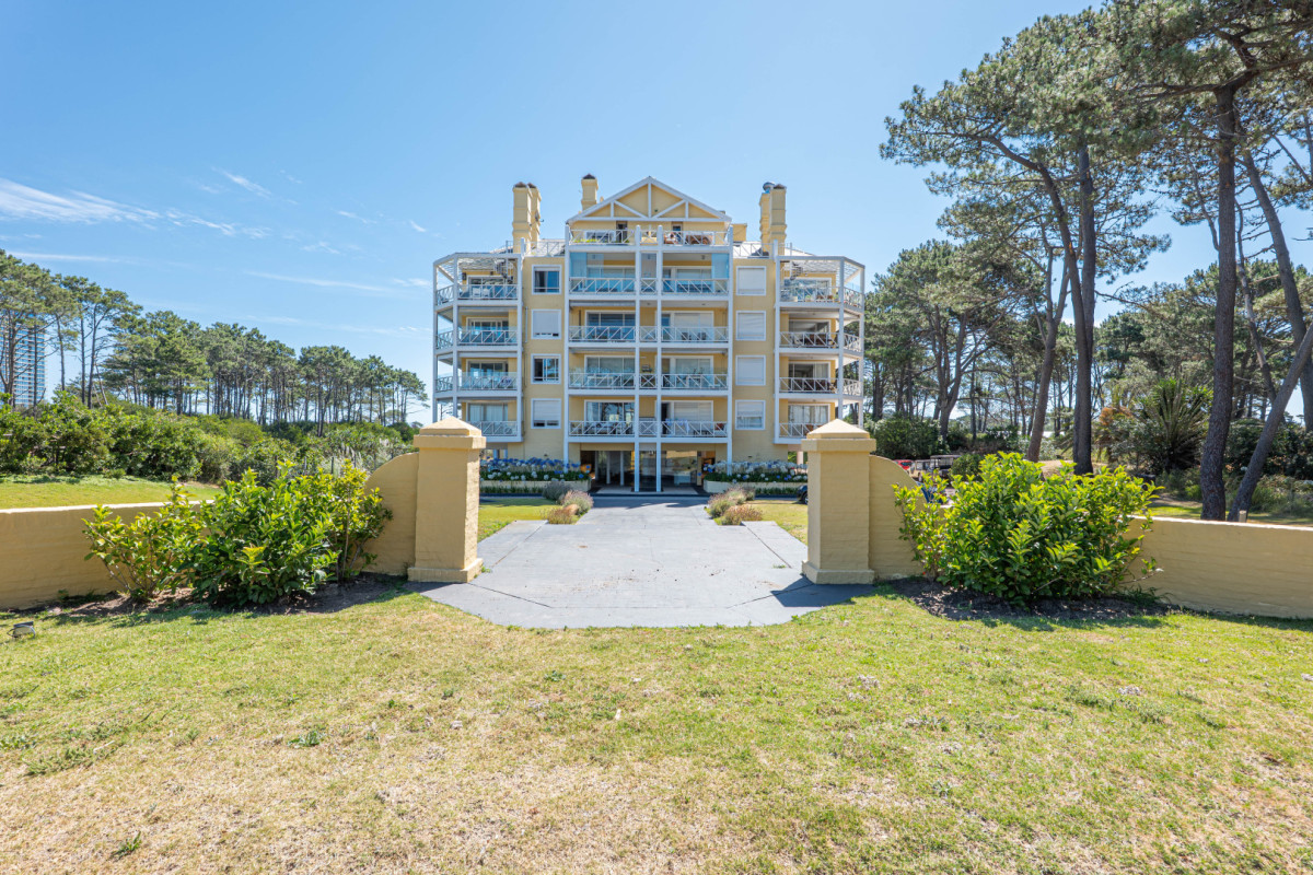Apartamento ID.21097168 - En venta Apartamento frente al mar en Playa Brava - Punta del Este