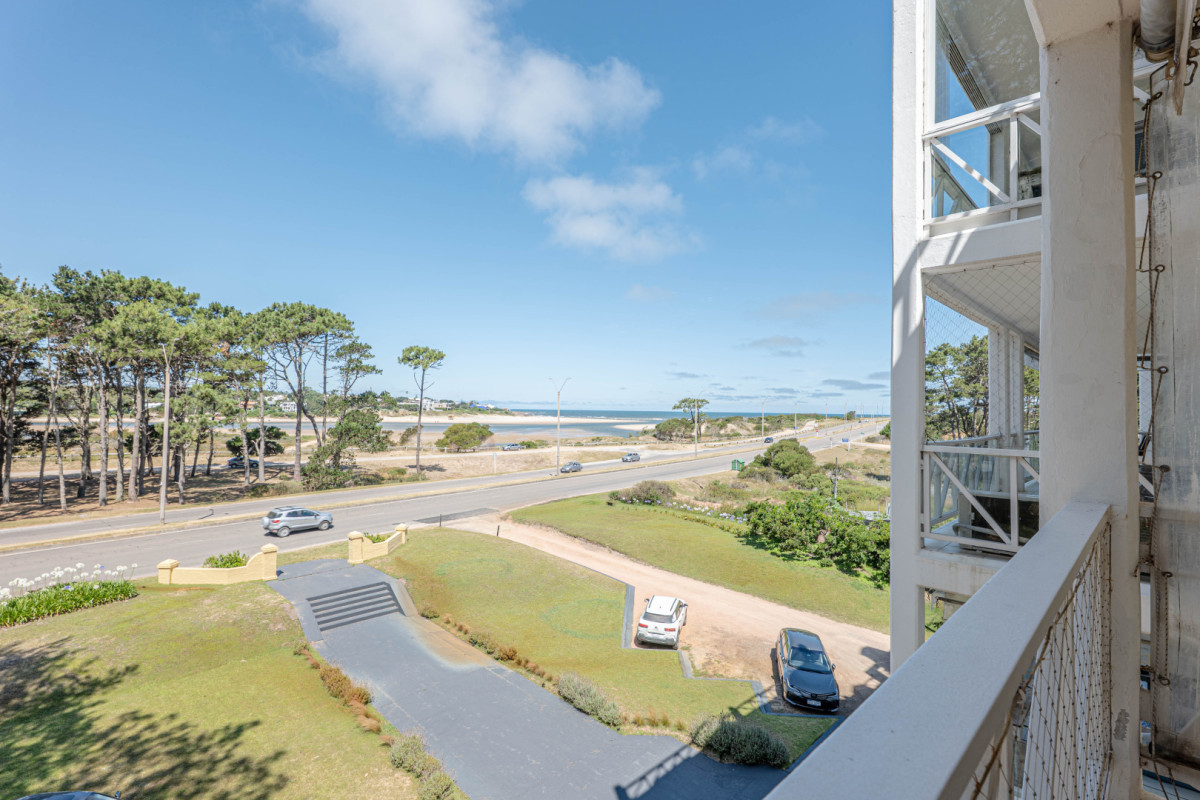 Apartamento ID.21097168 - En venta Apartamento frente al mar en Playa Brava - Punta del Este
