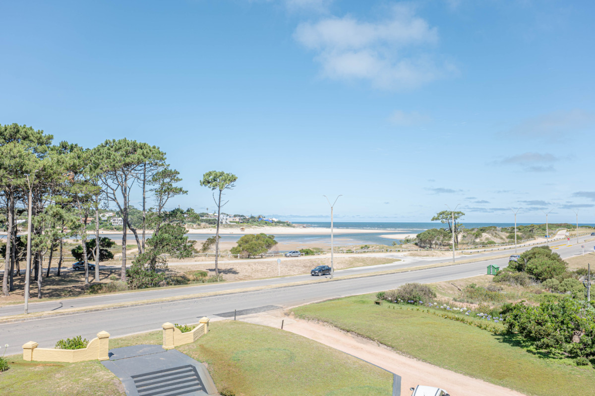 Apartamento ID.21097168 - En venta Apartamento frente al mar en Playa Brava - Punta del Este