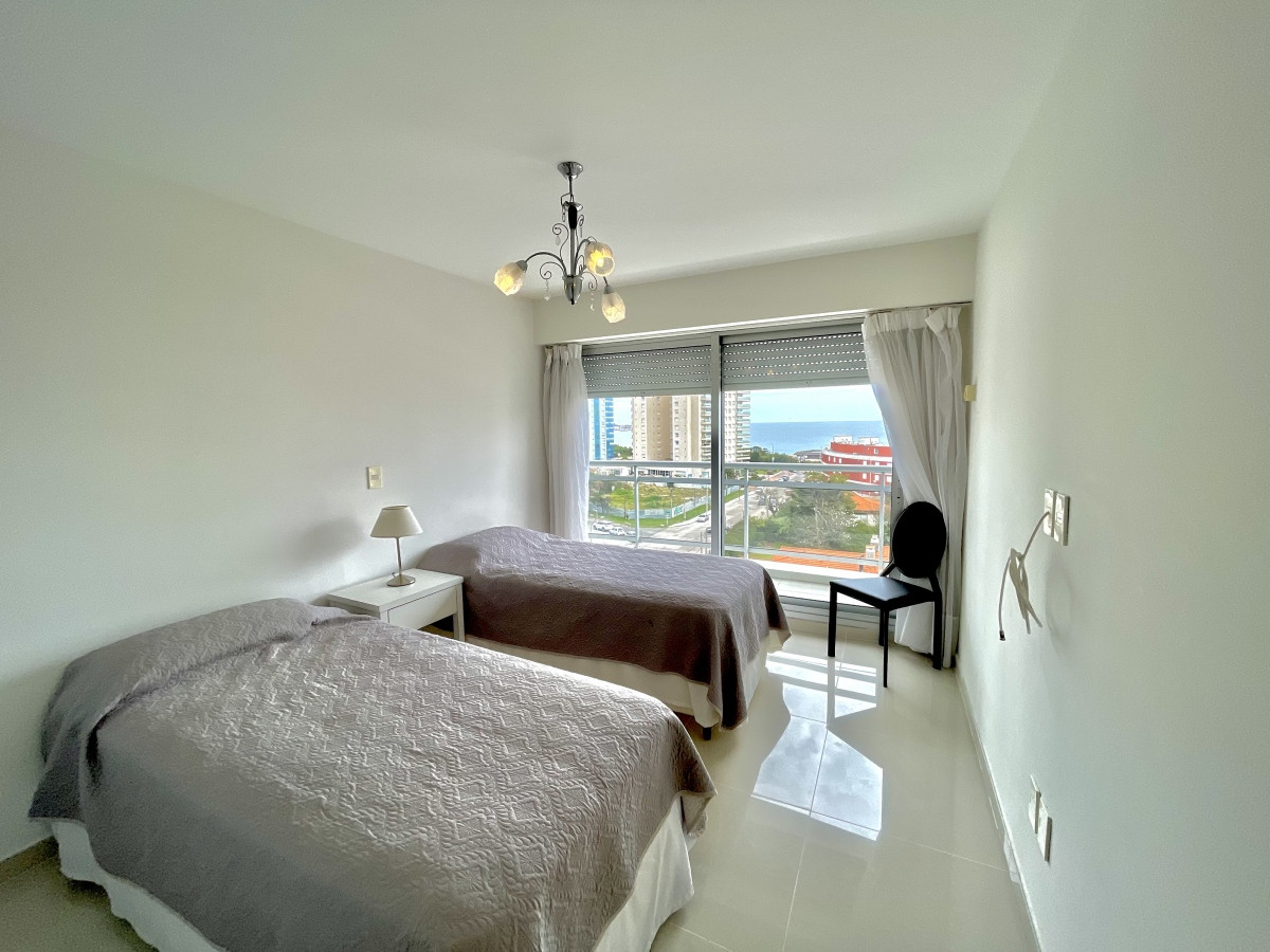 Apartamento ID.21093902 -  Exclusivo apartamento en Playa Mansa - Punta del Este, a tan solo 100 metros del mar.