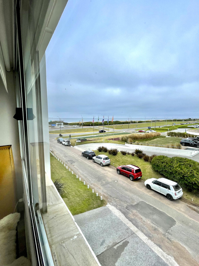 Apartamento ID.21096944 - Alquiler anual Playa Brava