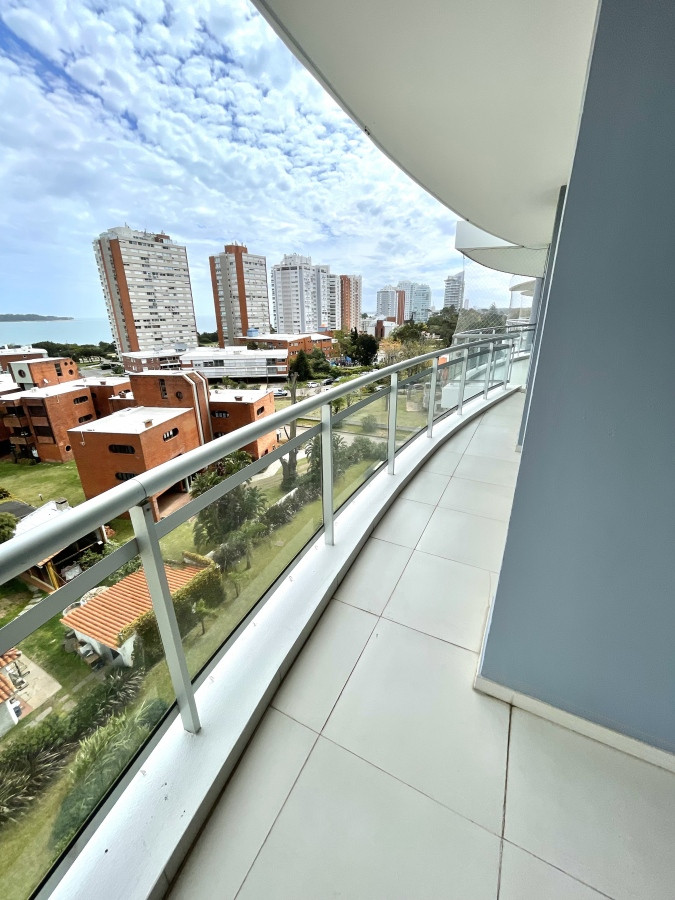 Apartamento ID.21093902 -  Exclusivo apartamento en Playa Mansa - Punta del Este, a tan solo 100 metros del mar.