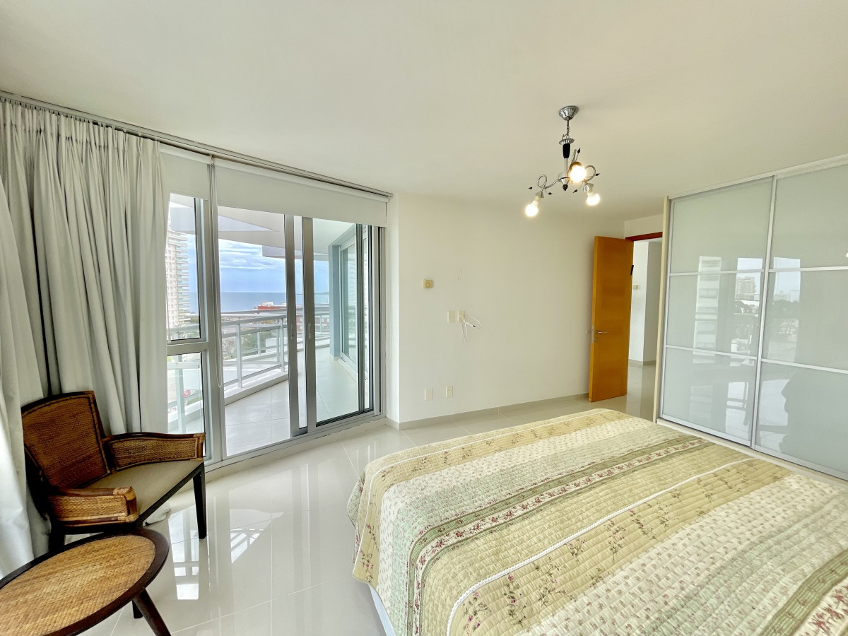 Apartamento ID.21093902 -  Exclusivo apartamento en Playa Mansa - Punta del Este, a tan solo 100 metros del mar.