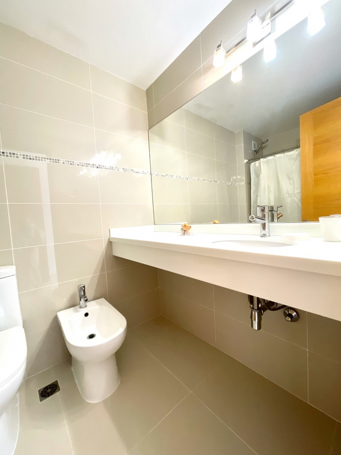 Apartamento ID.21093902 -  Exclusivo apartamento en Playa Mansa - Punta del Este, a tan solo 100 metros del mar.