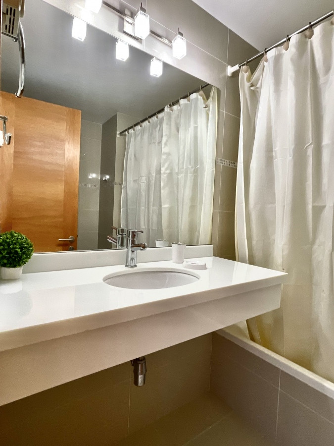Apartamento ID.21093902 -  Exclusivo apartamento en Playa Mansa - Punta del Este, a tan solo 100 metros del mar.