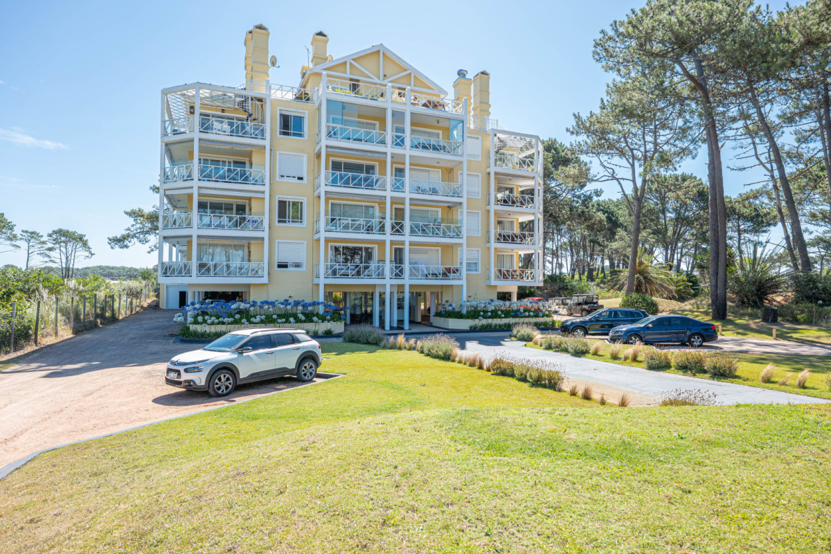 Apartamento ID.21097168 - En venta Apartamento frente al mar en Playa Brava - Punta del Este