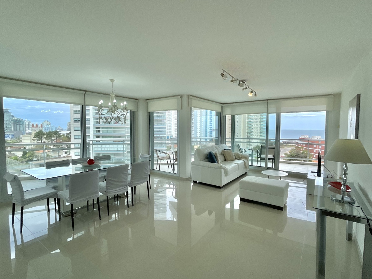 Apartamento ID.21093902 -  Exclusivo apartamento en Playa Mansa - Punta del Este, a tan solo 100 metros del mar.