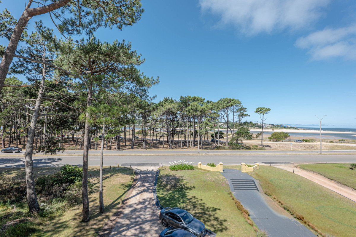 Apartamento ID.21097168 - En venta Apartamento frente al mar en Playa Brava - Punta del Este
