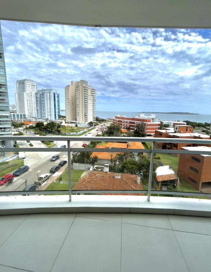 Apartamento ID.21093902 -  Exclusivo apartamento en Playa Mansa - Punta del Este, a tan solo 100 metros del mar.