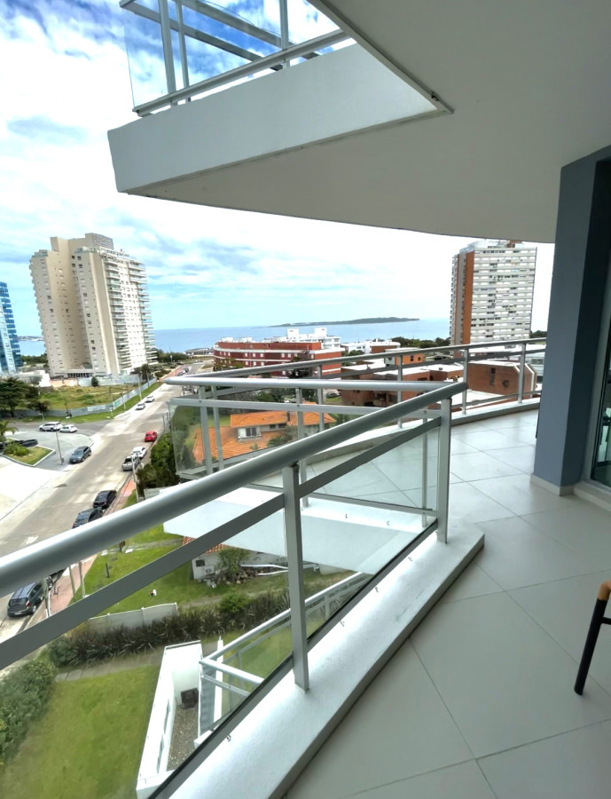 Apartamento ID.21093902 -  Exclusivo apartamento en Playa Mansa - Punta del Este, a tan solo 100 metros del mar.