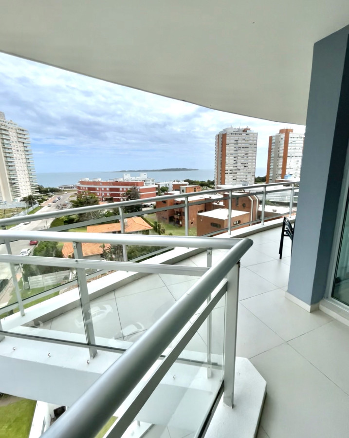 Apartamento ID.21093902 -  Exclusivo apartamento en Playa Mansa - Punta del Este, a tan solo 100 metros del mar.