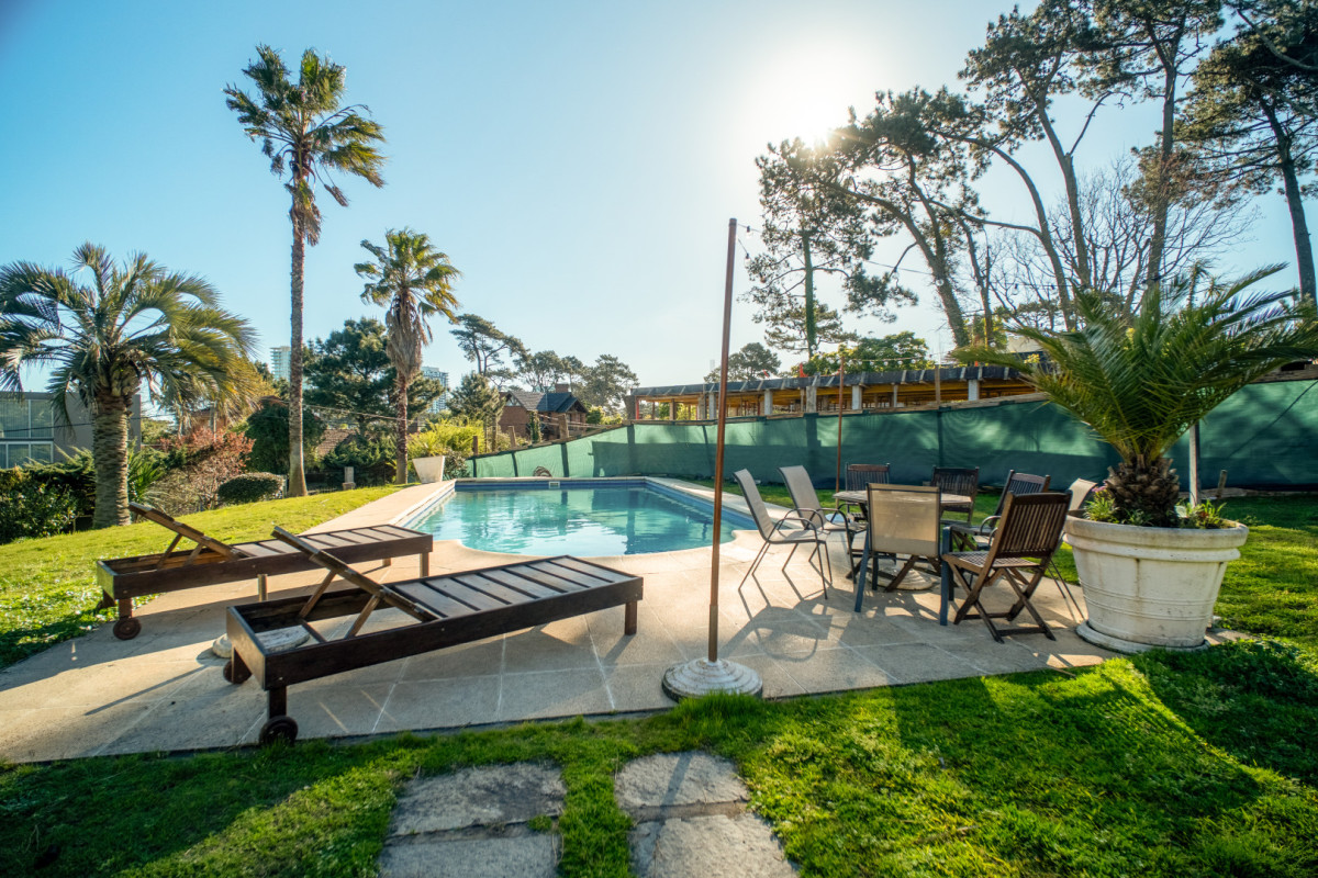 Casa ID.21097686 - Exclusiva residencia en venta a pasos de la  mansa, 6 dormitorios