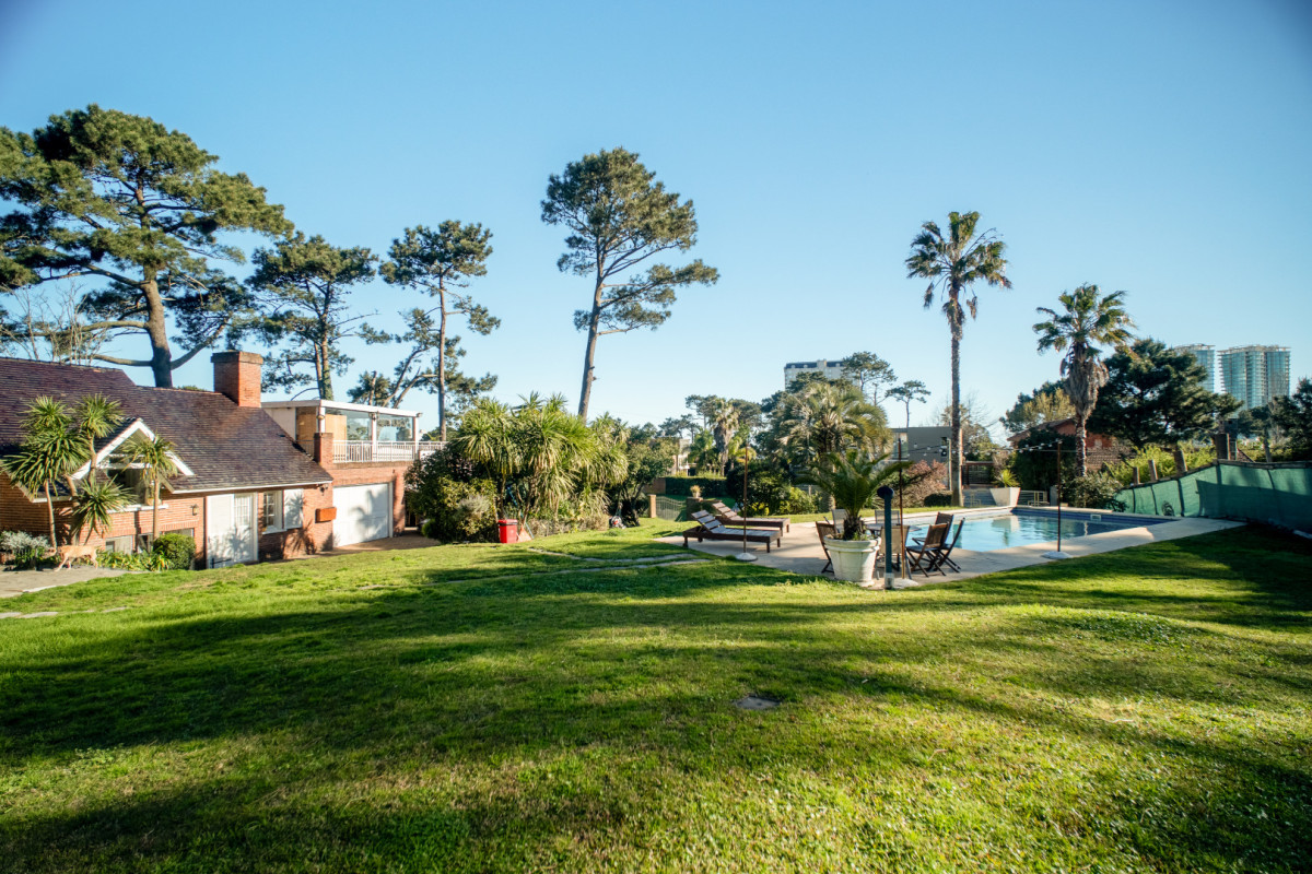 Casa ID.21097686 - Exclusiva residencia en venta a pasos de la  mansa, 6 dormitorios