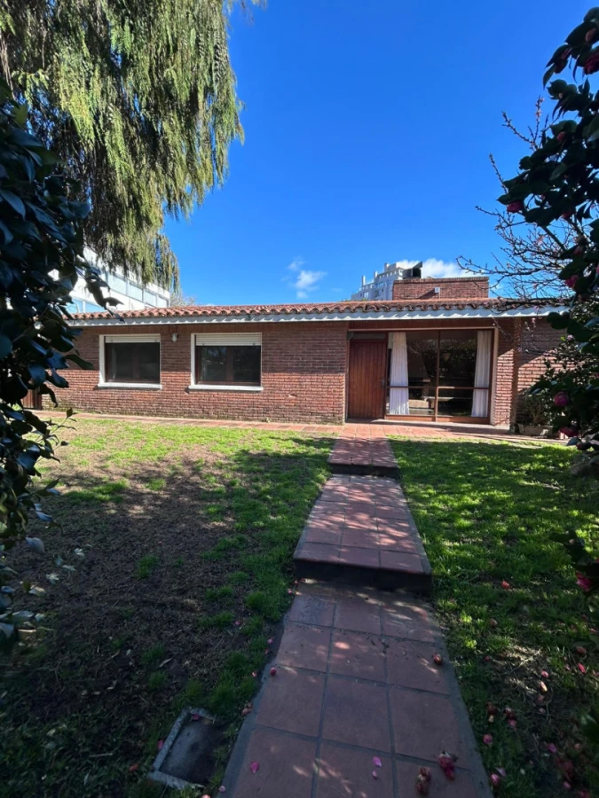 Casa ID.21097640 - Alquiler anual, casa de 3 dormitorios Barrio Mónaco