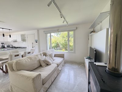 Casa en alquiler de temporada con amplio jardín y piscina