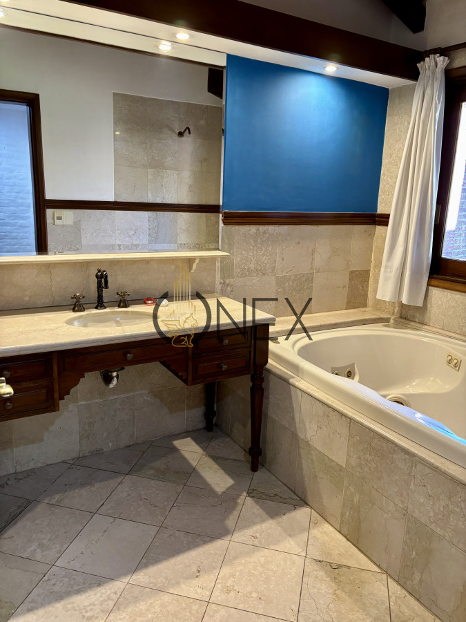 Casa ID.3329 - LUJO Y COMODIDAD Venta o Alquiler Casa Lomas Tahona 3D suite Playroom Estar Terraza Gge Piscina Parrillero
