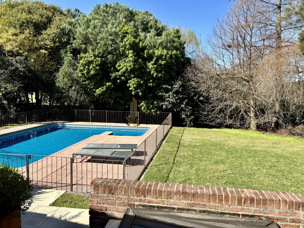 Casa ID.3329 - LUJO Y COMODIDAD Venta o Alquiler Casa Lomas Tahona 3D suite Playroom Estar Terraza Gge Piscina Parrillero