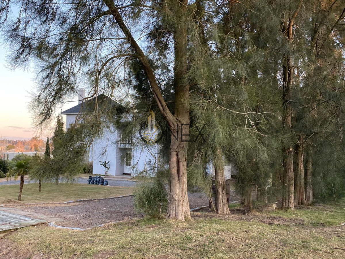 Casa ID.3328 - TU NUEVA VIDA EMPIEZA ACÁ! Venta Casa Altos la Tahona 3D Suite, estar, 2 plantas excelente ubicación  