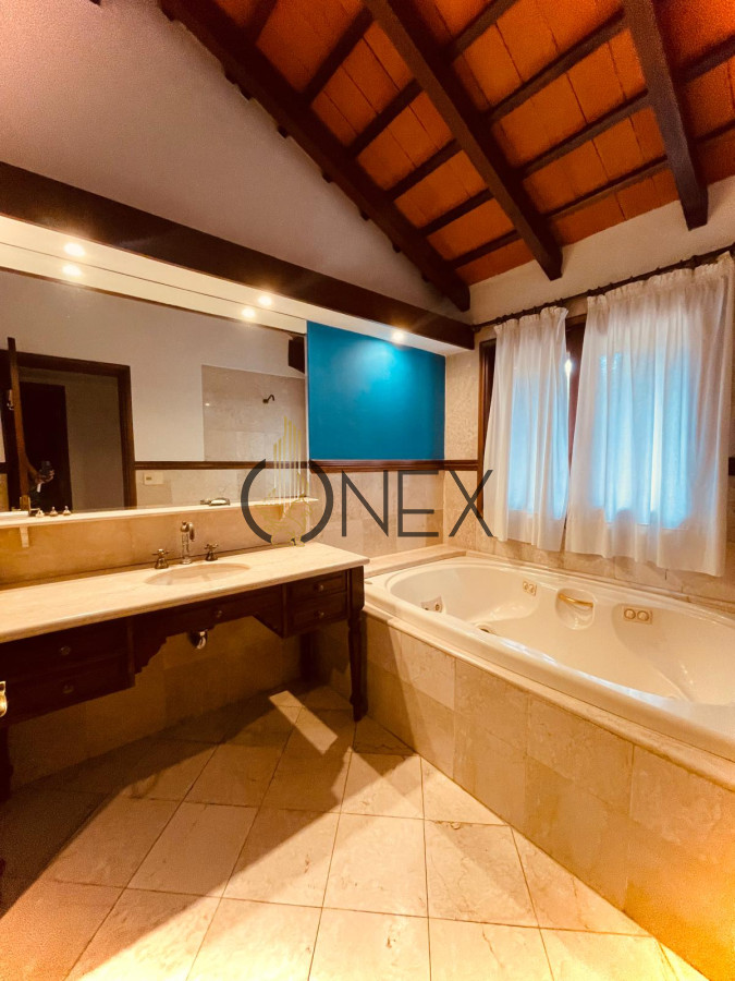 Casa ID.3329 - LUJO Y COMODIDAD Venta o Alquiler Casa Lomas Tahona 3D suite Playroom Estar Terraza Gge Piscina Parrillero
