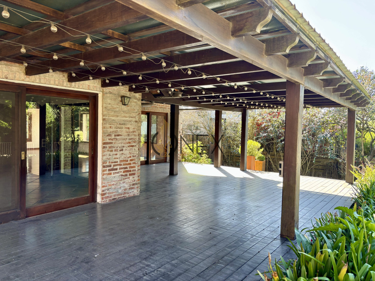 Casa ID.3329 - LUJO Y COMODIDAD Venta o Alquiler Casa Lomas Tahona 3D suite Playroom Estar Terraza Gge Piscina Parrillero